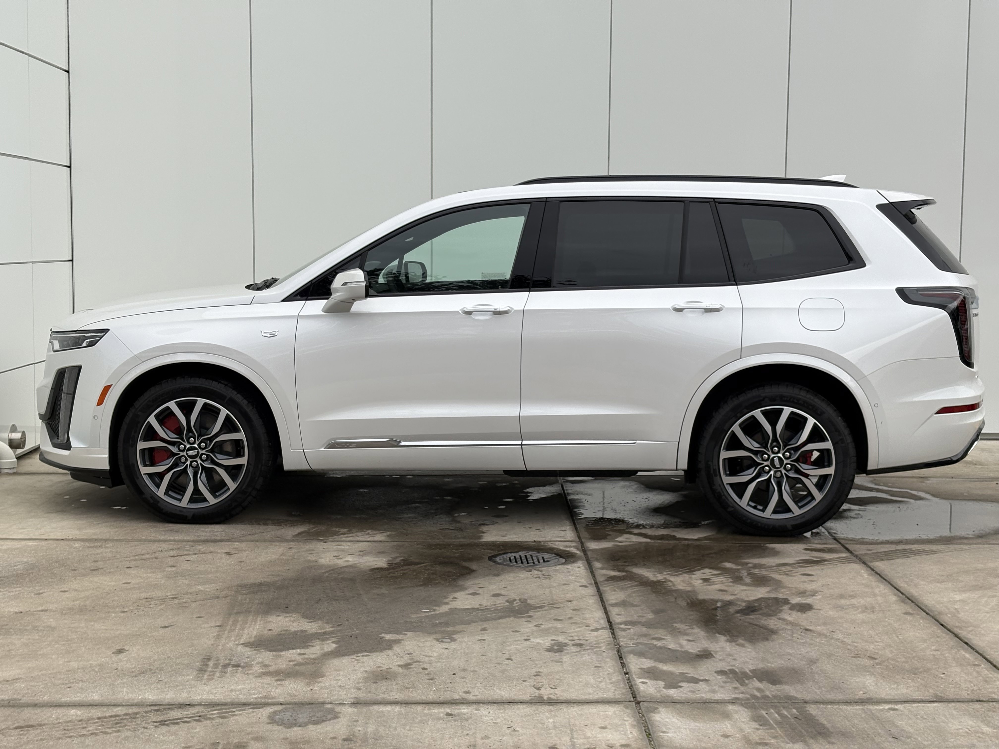 New 2025 Cadillac XT6 Sport w/ Technology Package image 4