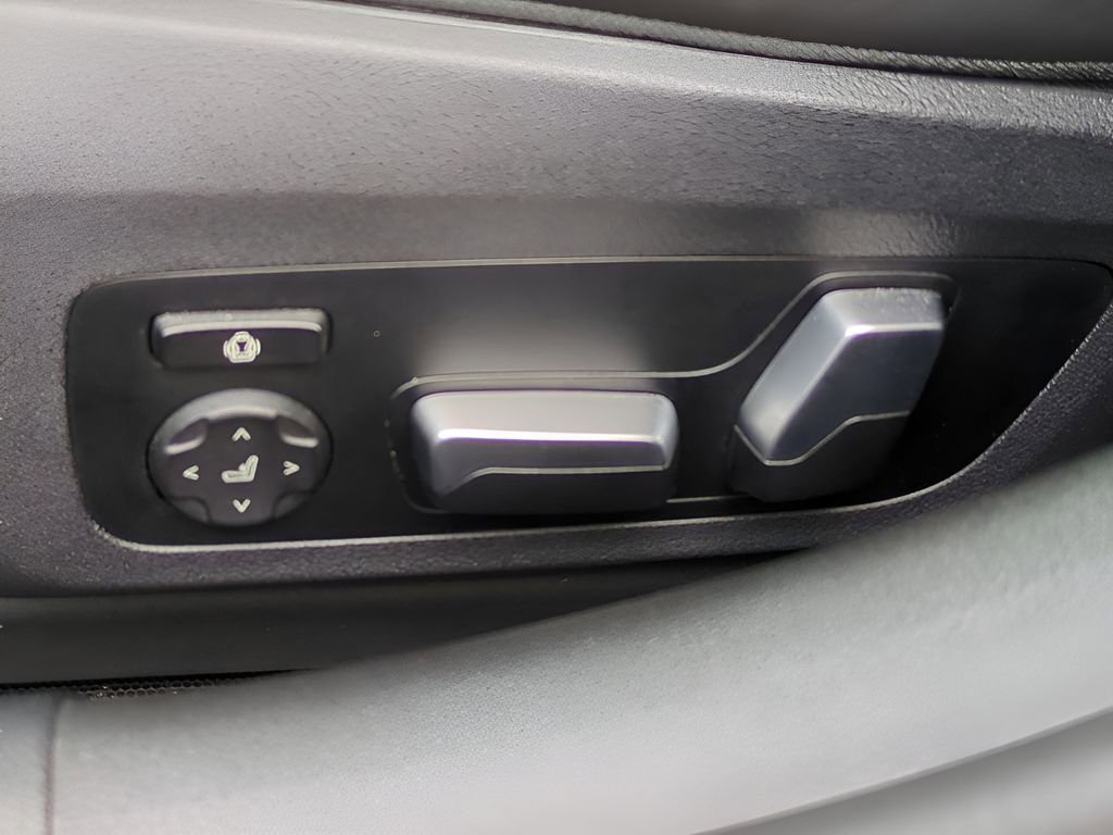 Used 2023 BMW M8 Gran Coupe xDrive Competition w/ M Carbon Exterior Package image 17