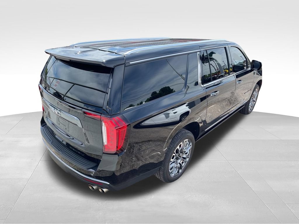 Used 2024 GMC Yukon XL Denali Ultimate AWD/4WD image 9