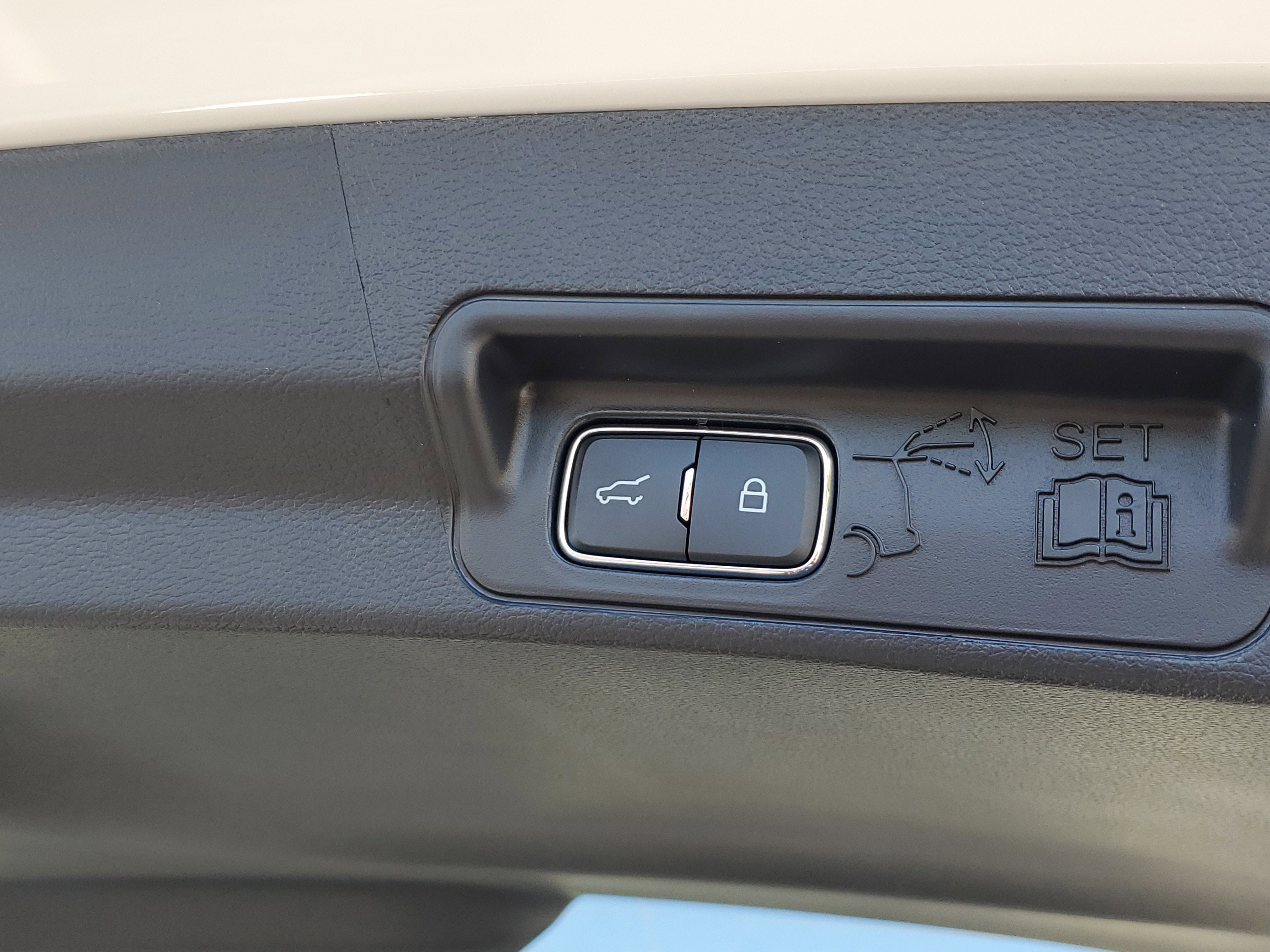 New 2025 Ford Explorer Active w/ Active Comfort Package image 8