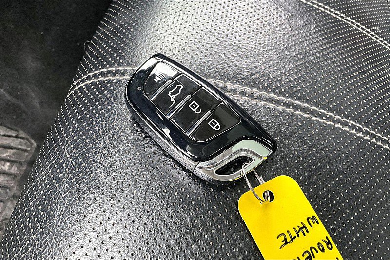 Used 2020 Land Rover Range Rover Velar S image 10