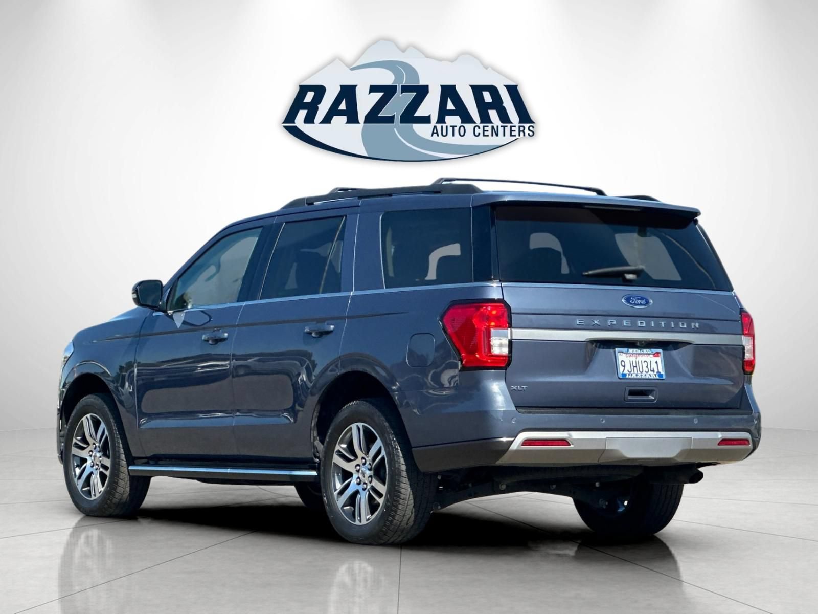 Used 2023 Ford Expedition XLT AWD/4WD image 5