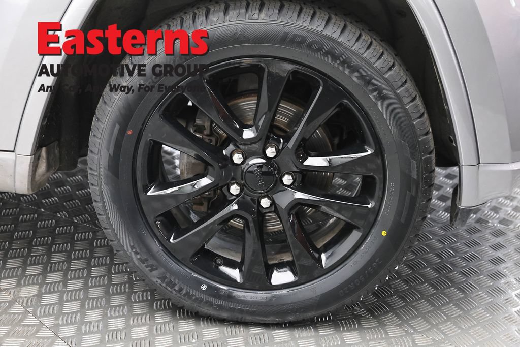 Used 2017 Jeep Grand Cherokee Altitude AWD/4WD image 31