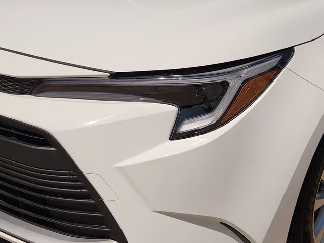 Used 2025 Toyota Corolla XLE FWD image 6
