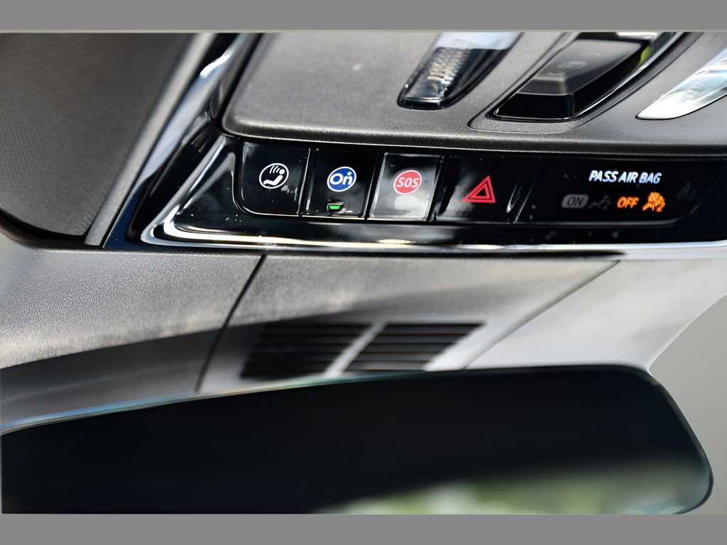 Certified 2024 Cadillac Lyriq Luxury AWD/4WD image 34