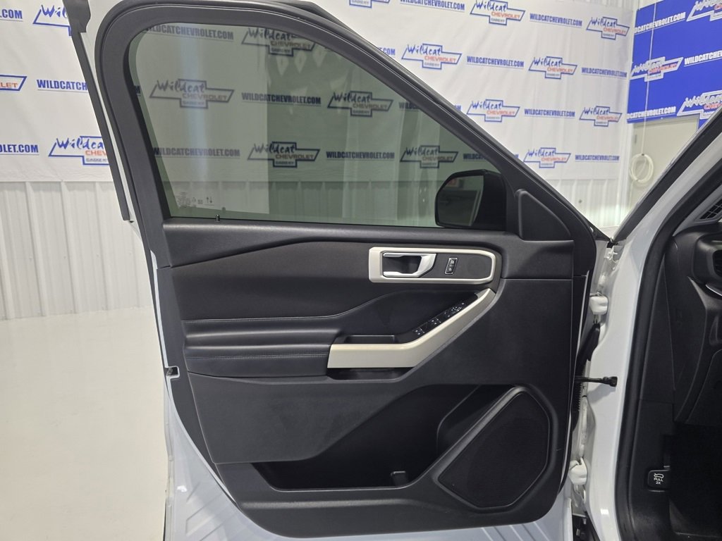 Used 2020 Ford Explorer XLT w/ Comfort Package image 11