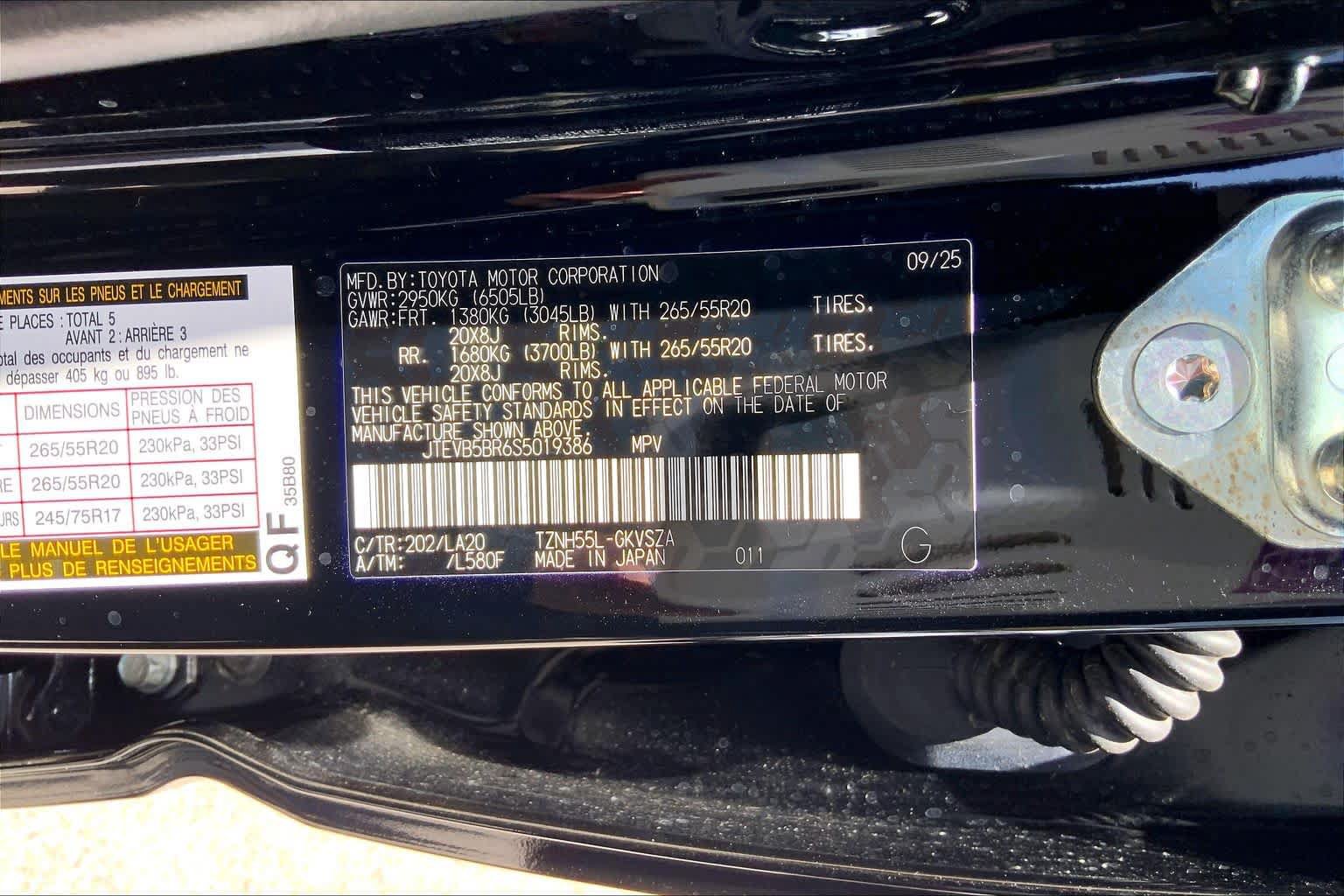 Used 2025 Toyota 4Runner Limited AWD/4WD image 35