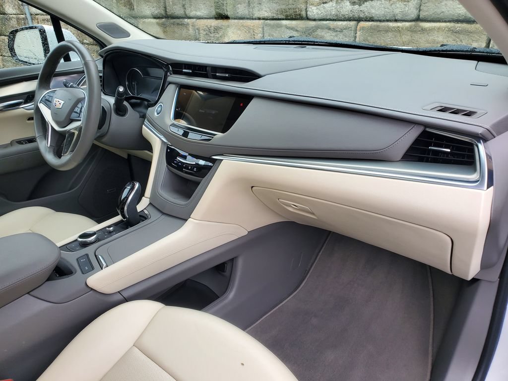 Certified 2024 Cadillac XT5 Premium Luxury w/ LPO, Floor Liner Package AWD/4WD image 35