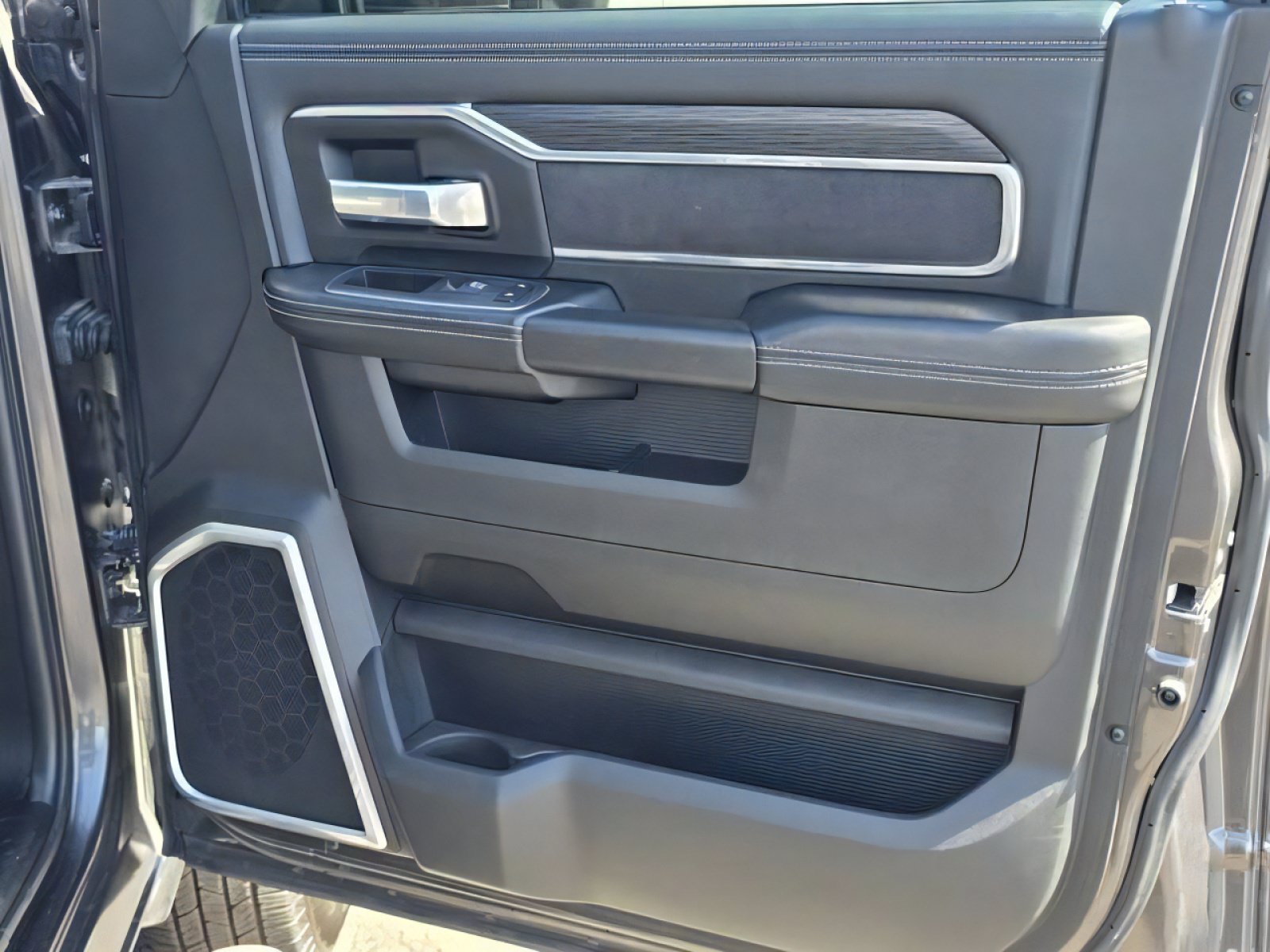 Used 2024 RAM 3500 Laramie w/ Night Edition AWD/4WD image 11