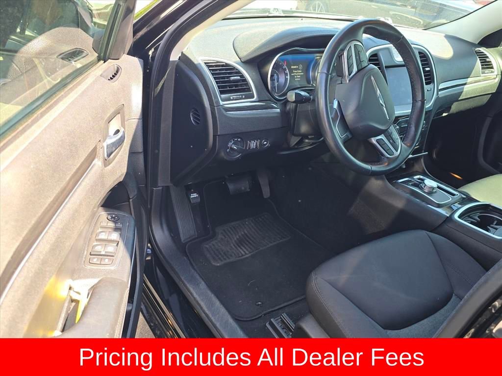Used 2019 Chrysler 300 Touring w/ Sport Appearance Package RWD image 4