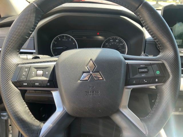 Used 2023 Mitsubishi Outlander SE AWD/4WD image 15