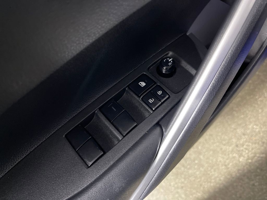 Used 2025 Toyota Corolla Cross LE image 16