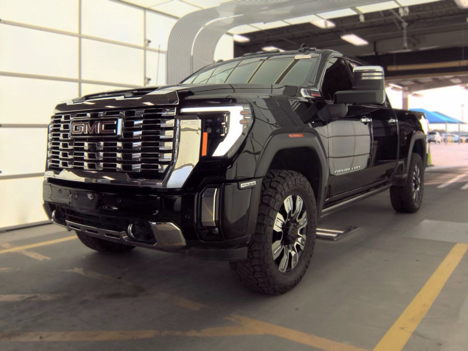 Used 2024 GMC Sierra 2500 Denali w/ Denali Reserve Package AWD/4WD image 3