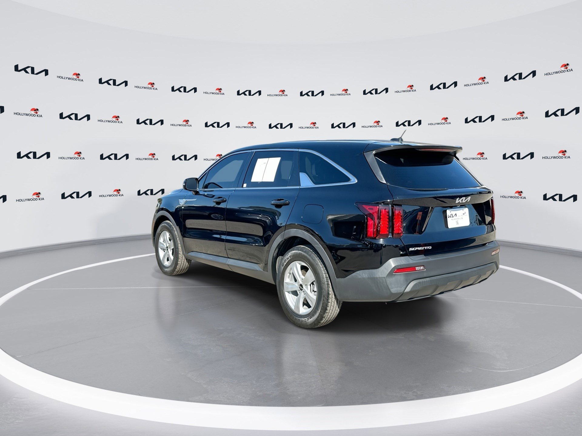 Used 2023 Kia Sorento LX image 6