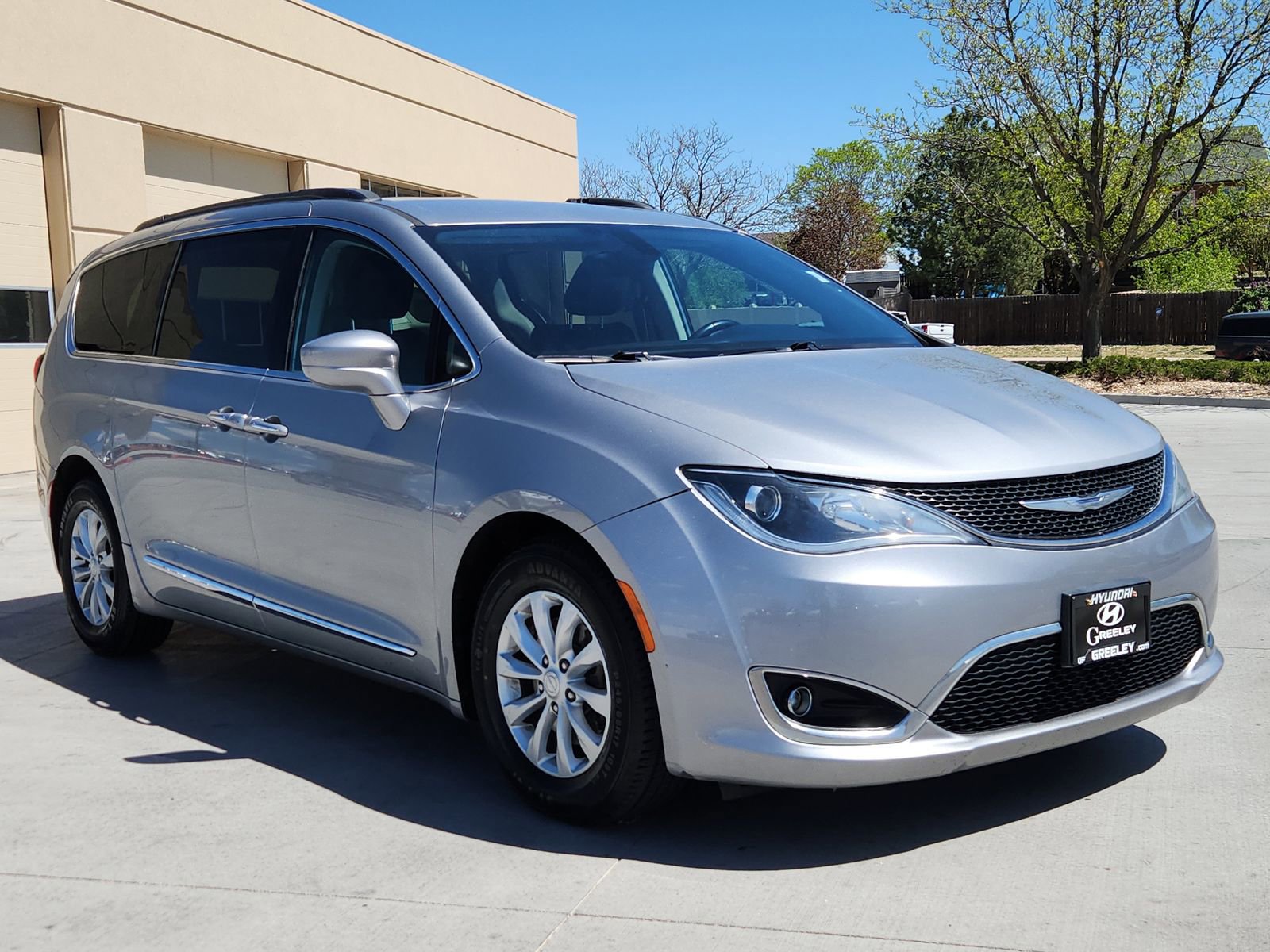 Used 2017 Chrysler Pacifica Touring-L FWD image 7