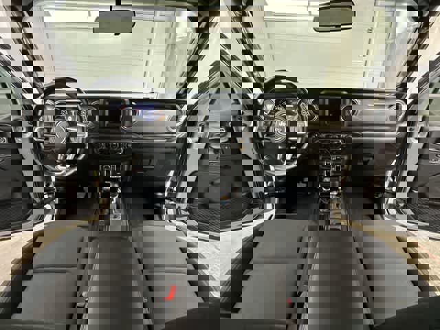 Used 2018 Jeep Wrangler Unlimited Sahara AWD/4WD image 19