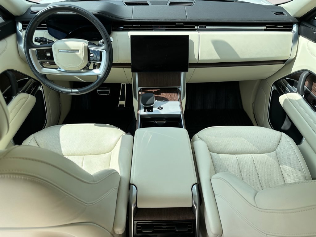 Used 2024 Land Rover Range Rover SE AWD/4WD image 10
