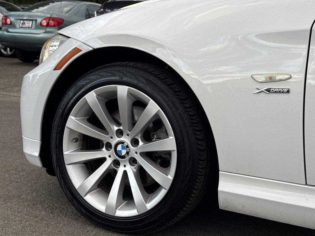 Used 2011 BMW 328i xDrive Sedan AWD/4WD image 30