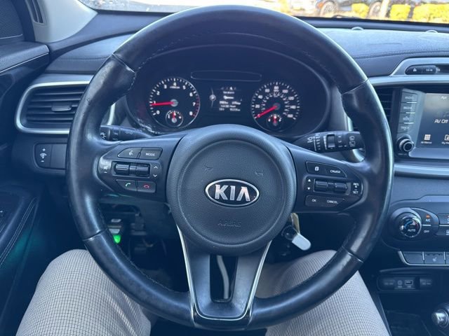 Used 2017 Kia Sorento LX w/ LX Convenience Package image 18