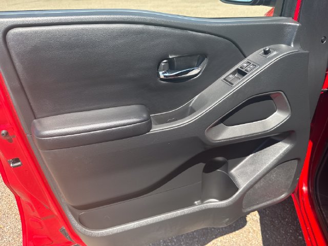 Certified 2025 Nissan Frontier SV RWD image 11