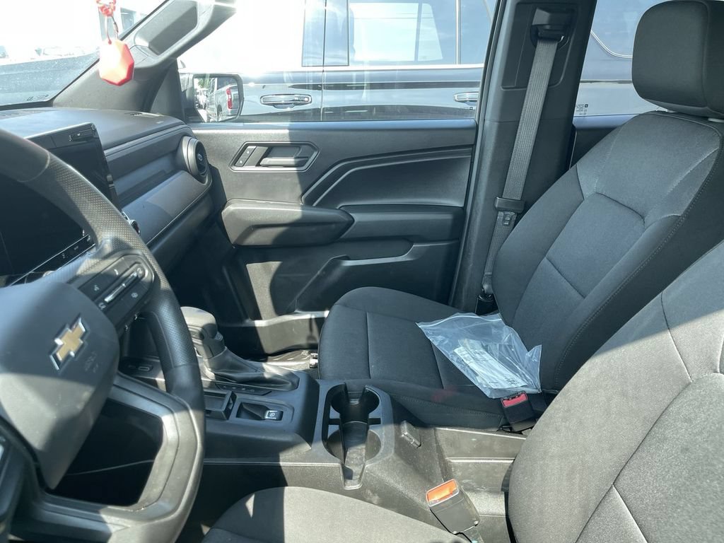Used 2023 Chevrolet Colorado W/T RWD image 4