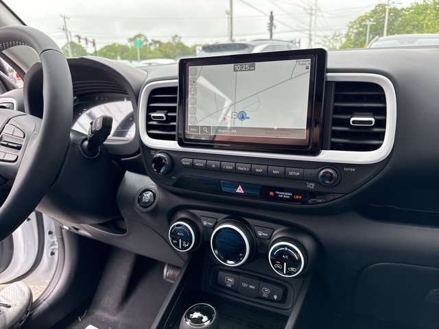 Used 2025 Hyundai Venue Limited image 28