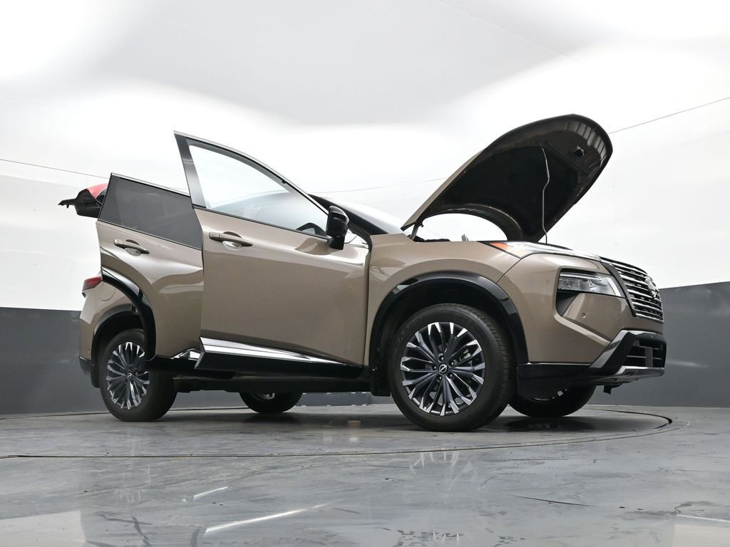 Used 2024 Nissan Rogue Platinum image 43