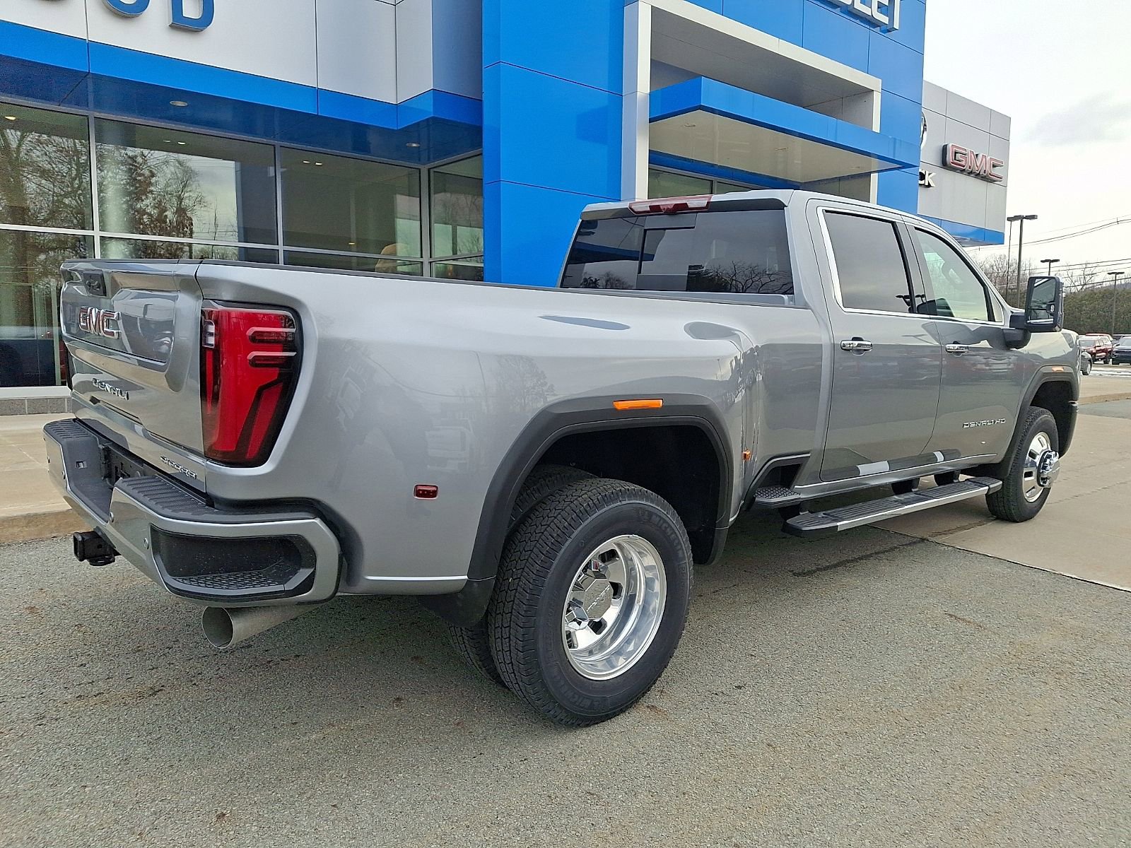 New 2026 GMC Sierra 3500 Denali w/ Denali Reserve Package image 6