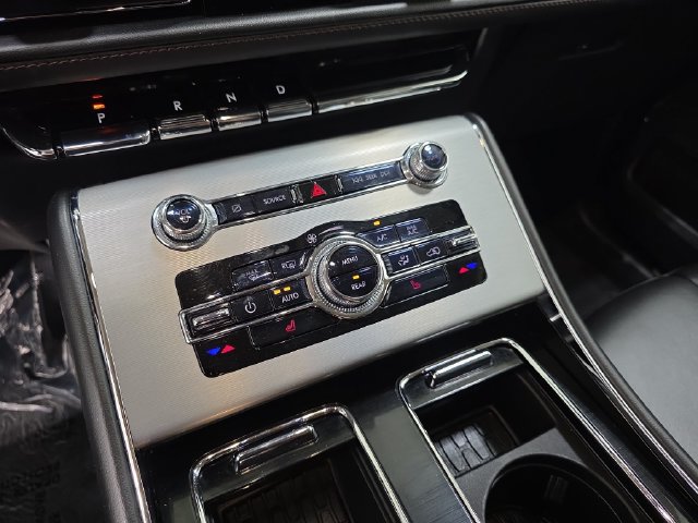 Certified 2023 Lincoln Aviator AWD image 21