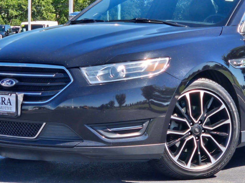 Used 2019 Ford Taurus Limited AWD/4WD image 2