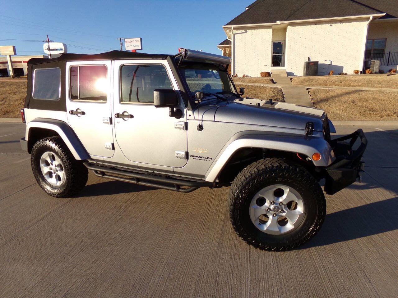 Used 2015 Jeep Wrangler Unlimited Sahara w/ Connectivity Group image 12