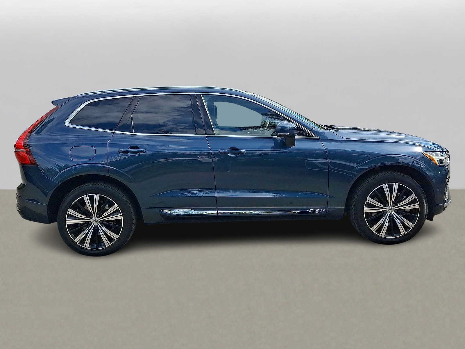 Used 2023 Volvo XC60 T8 Ultimate w/ Climate Package AWD/4WD image 32