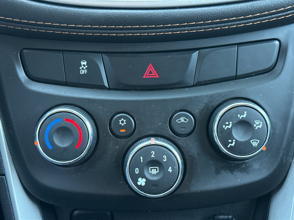 Used 2022 Chevrolet Trax LT w/ Midnight Edition image 29