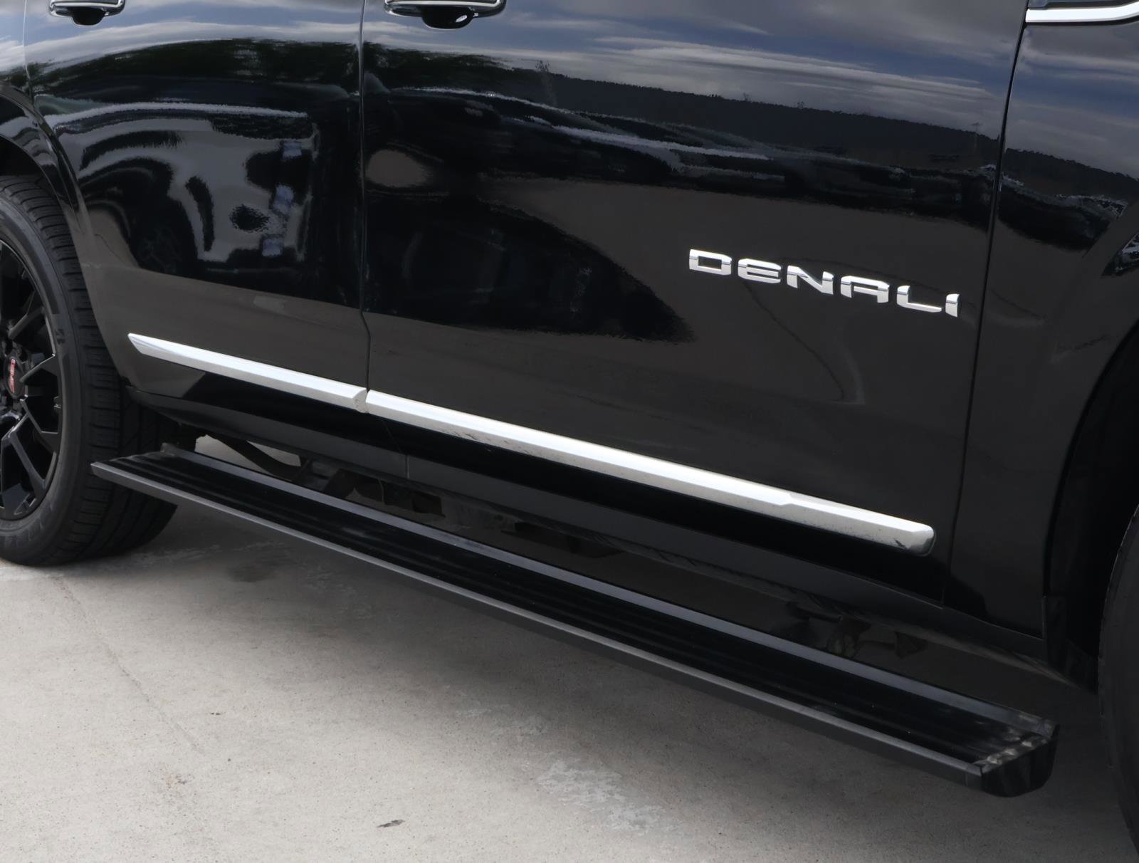 Used 2022 GMC Yukon Denali w/ Denali Ultimate Package image 9