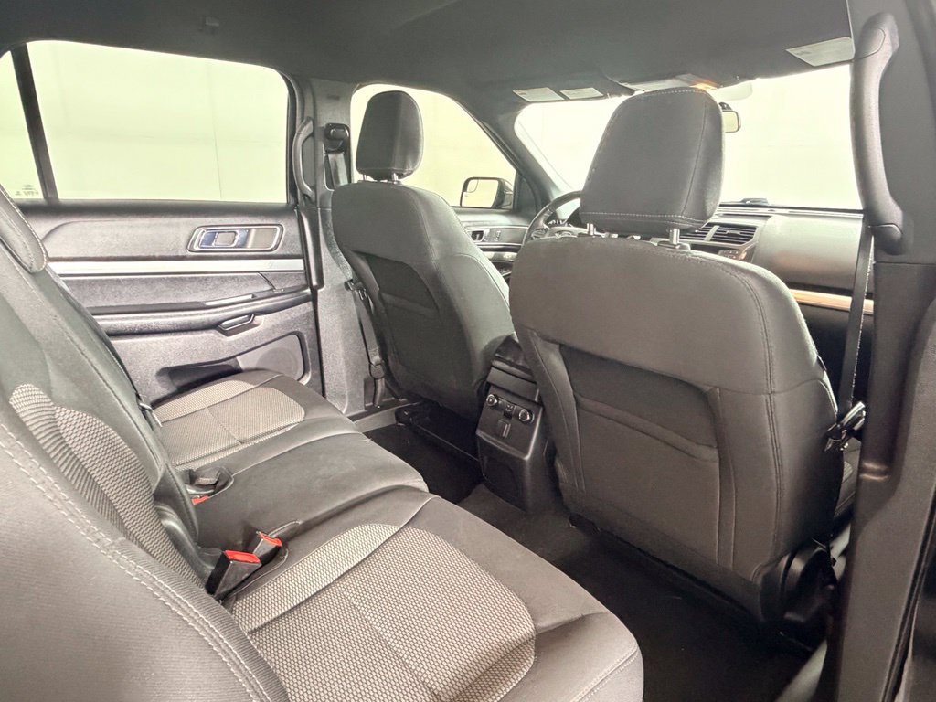 Used 2018 Ford Explorer XLT FWD image 31