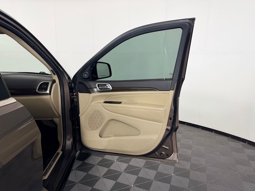 Used 2017 Jeep Grand Cherokee Limited image 34