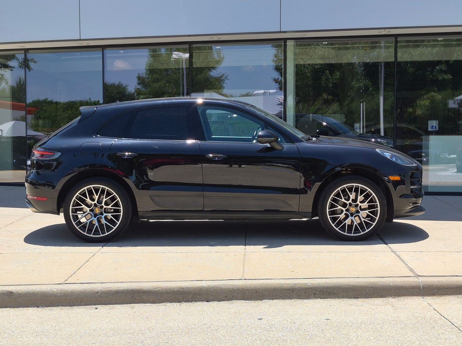Certified 2021 Porsche Macan S AWD/4WD image 6