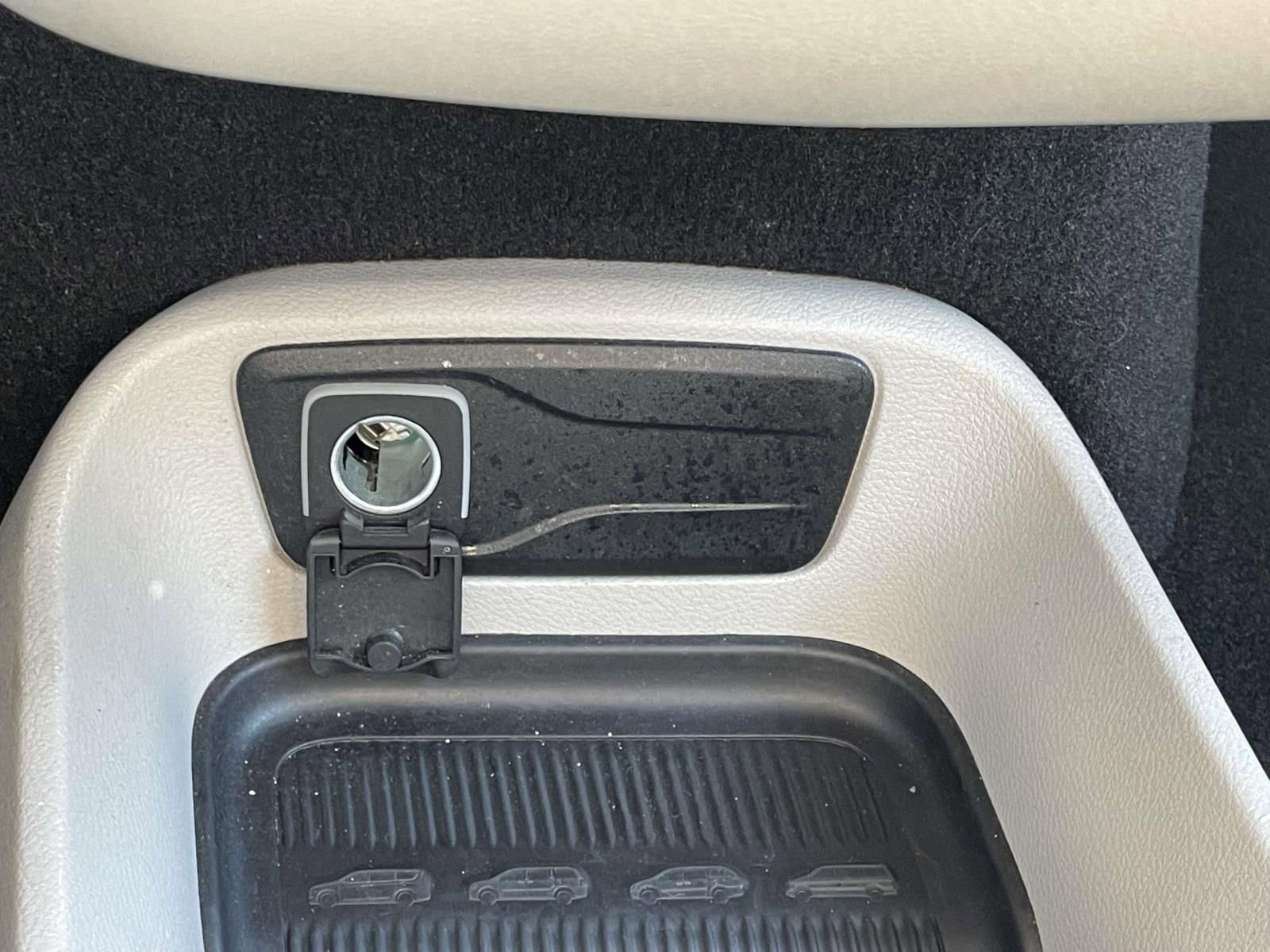 Used 2024 Chrysler Voyager LX image 20