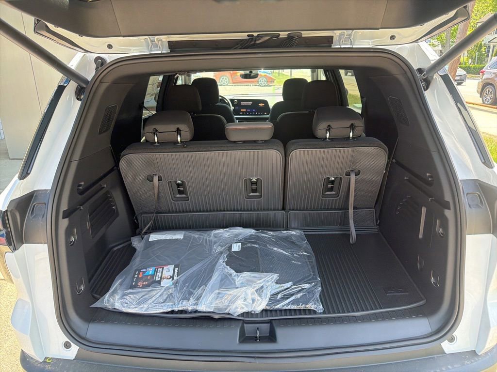 New 2026 Chevrolet Traverse LT w/ Driver Confidence Package AWD/4WD image 21
