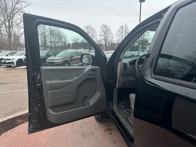 Used 2020 Nissan Frontier SV image 11