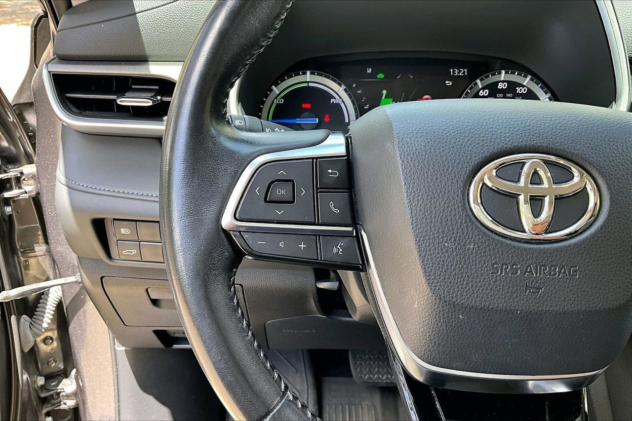 Used 2021 Toyota Highlander XLE AWD/4WD image 10