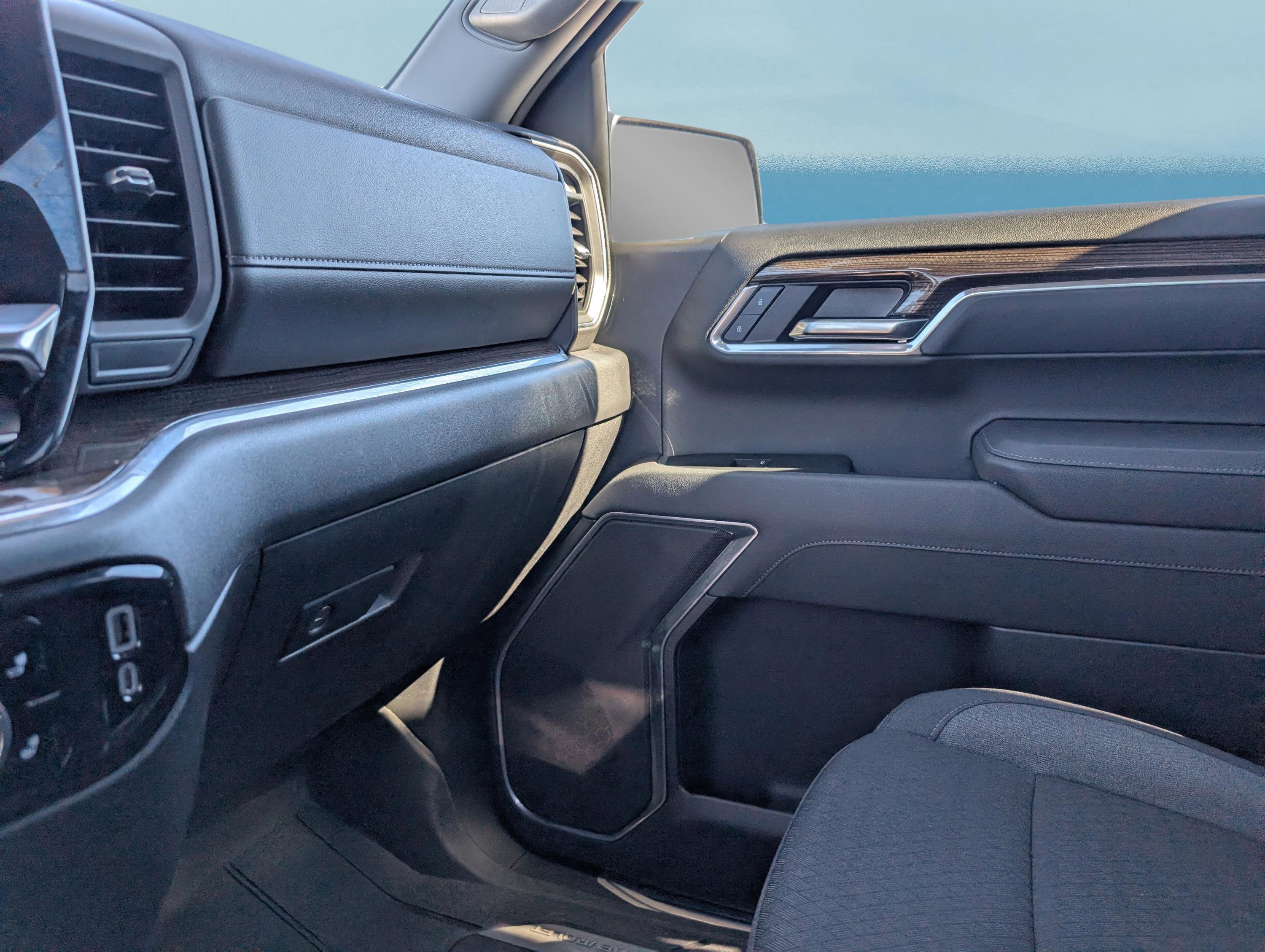 Used 2025 Chevrolet Silverado 1500 LT w/ Protection Package image 30