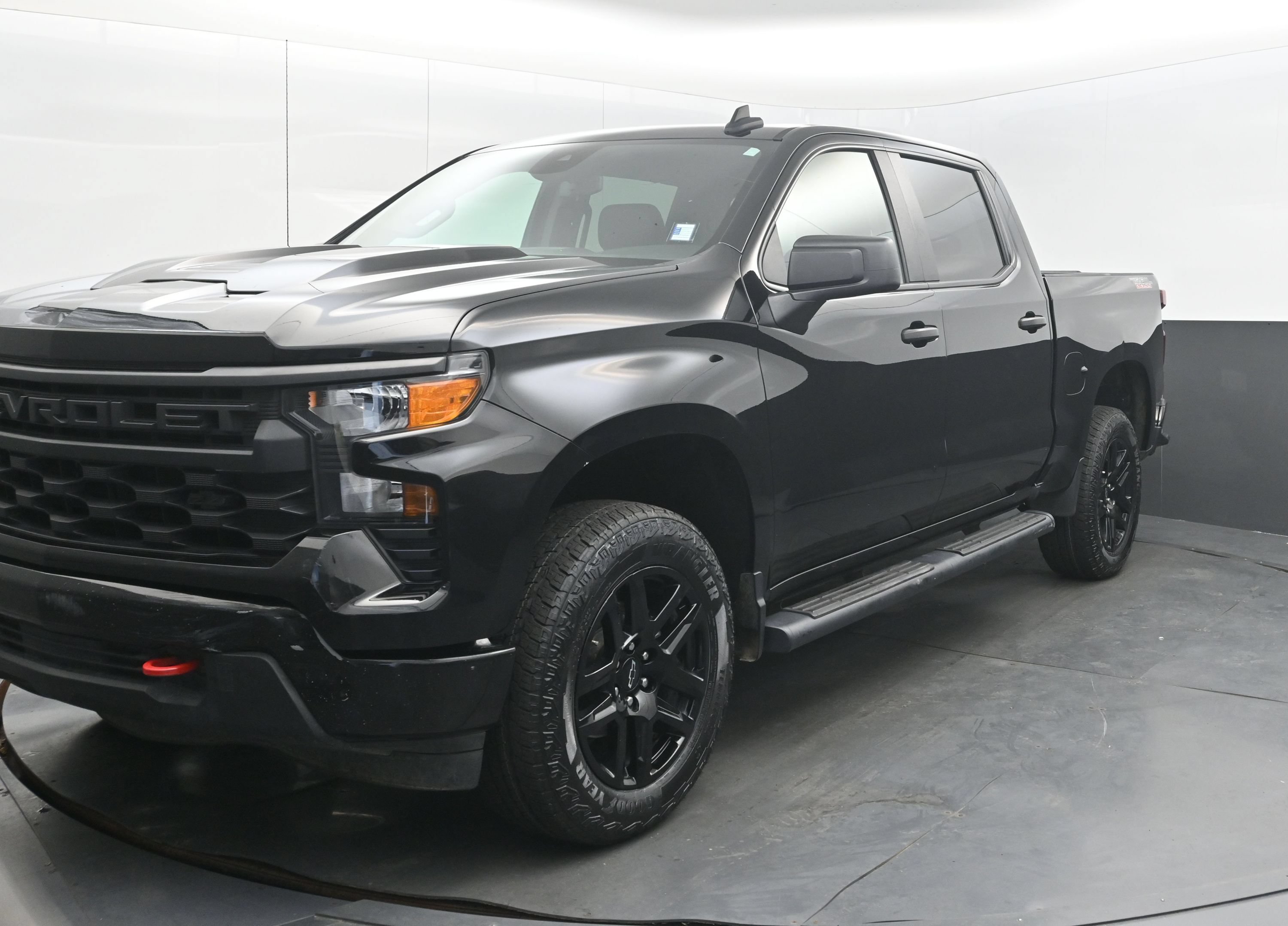 Used 2023 Chevrolet Silverado 1500 Custom Trail Boss w/ LPO, Dark Essentials Package AWD/4WD image 4