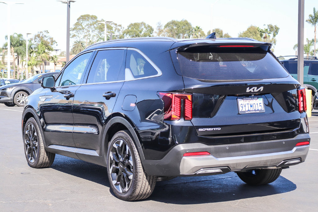 Certified 2025 Kia Sorento SX FWD image 6