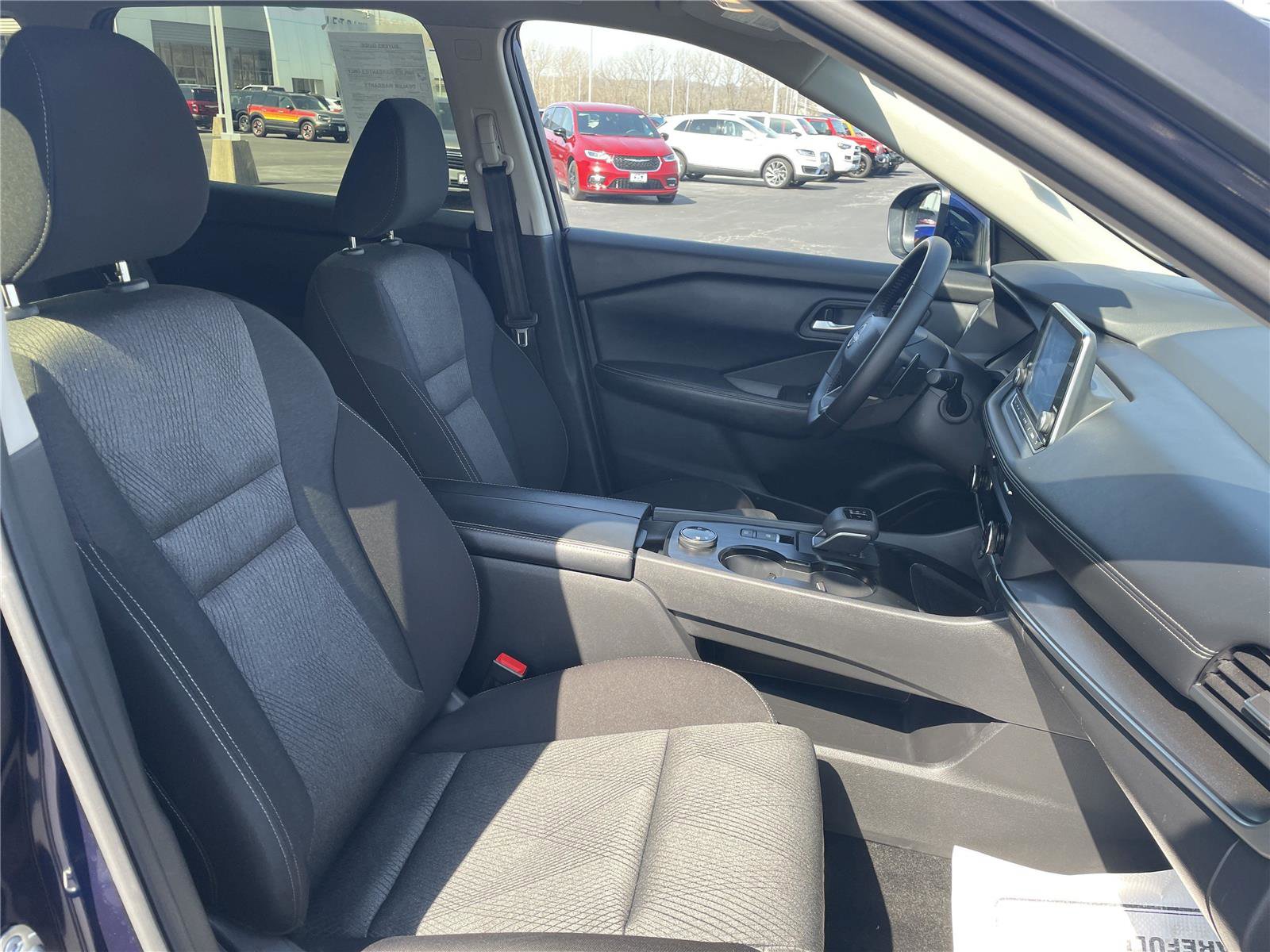 Used 2025 Nissan Rogue SV image 21