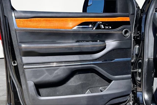 Used 2022 Jeep Grand Wagoneer Series III w/ Rear Seat Video Group 1 image 18