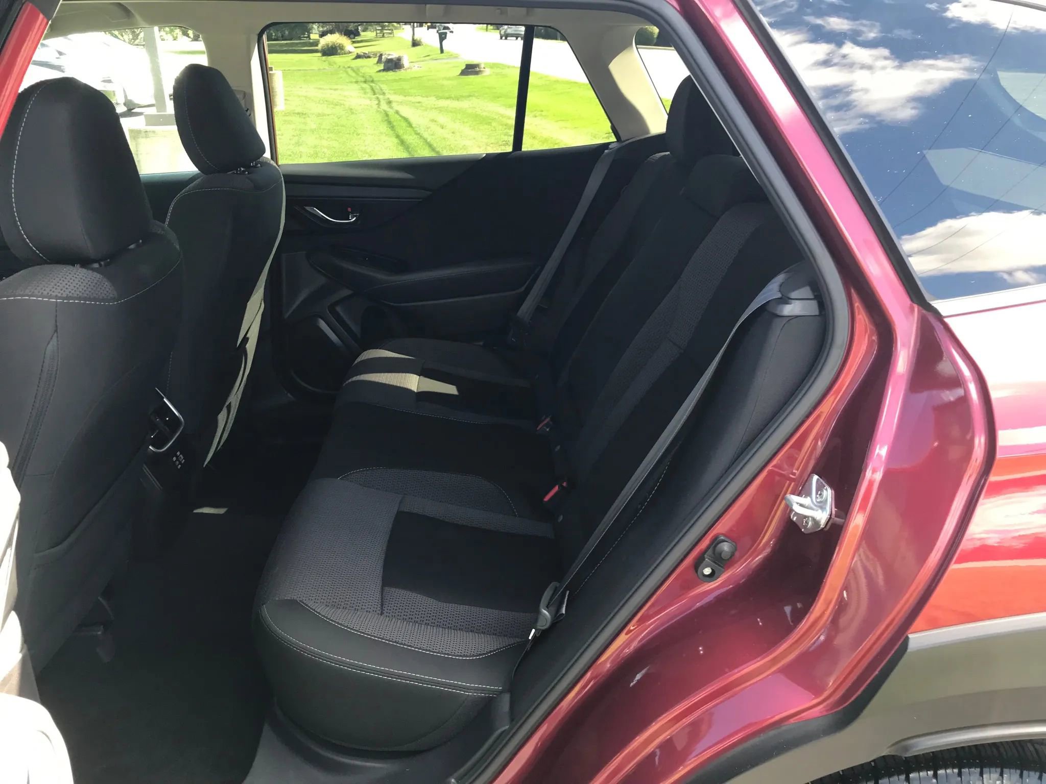 Used 2023 Subaru Outback Premium image 3