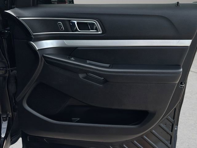 Used 2017 Ford Explorer XLT w/ Equipment Group 202A FWD image 9