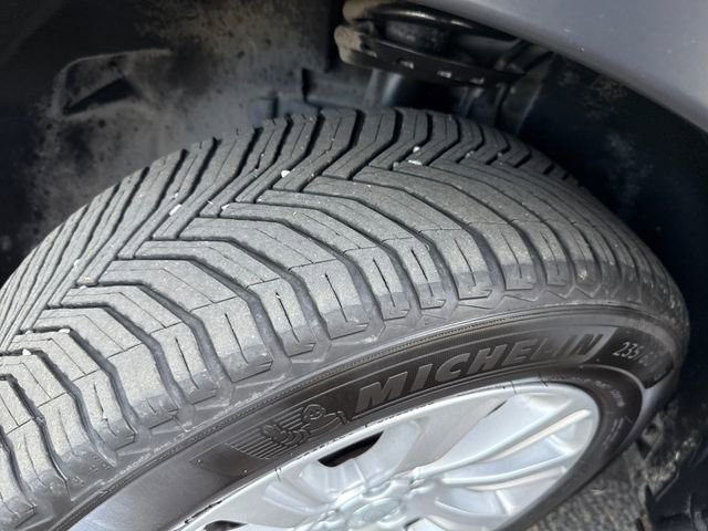 Used 2017 Land Rover Discovery Sport SE image 25