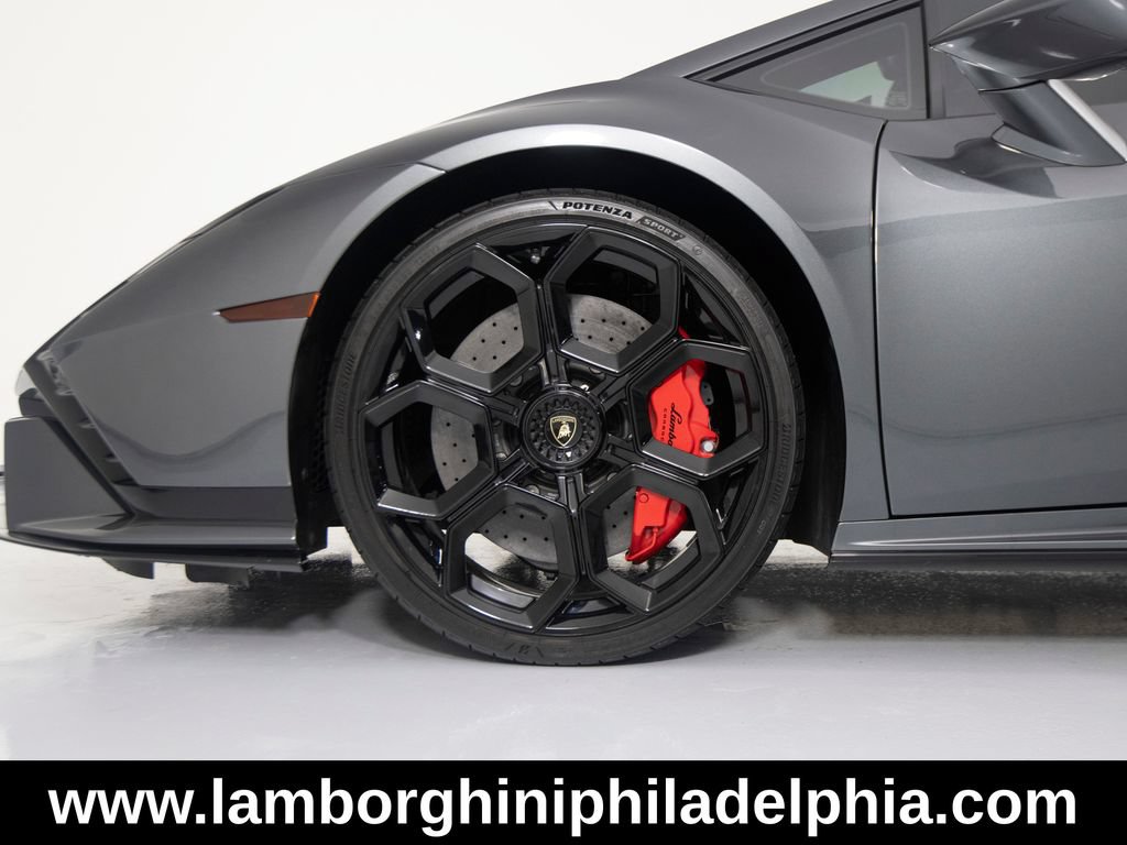 Used 2023 Lamborghini Huracan Tecnica RWD image 9